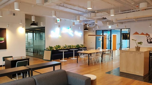 河东智能家居：韩国WeWork，智能照明，点亮共享办公空间